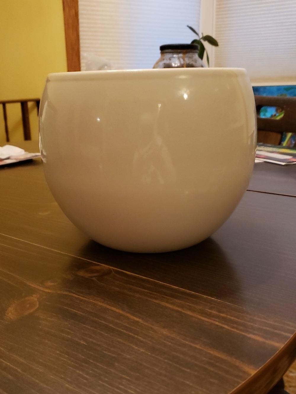 Easyplant Self-Watering Ceramic Planter Pot. Shiny Eggwhite. Monet. - Picture 5 of 10